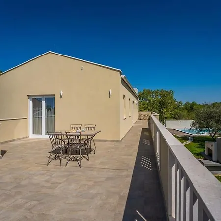 Villa Nonna Novigrad By Istriaselect Brtonigla